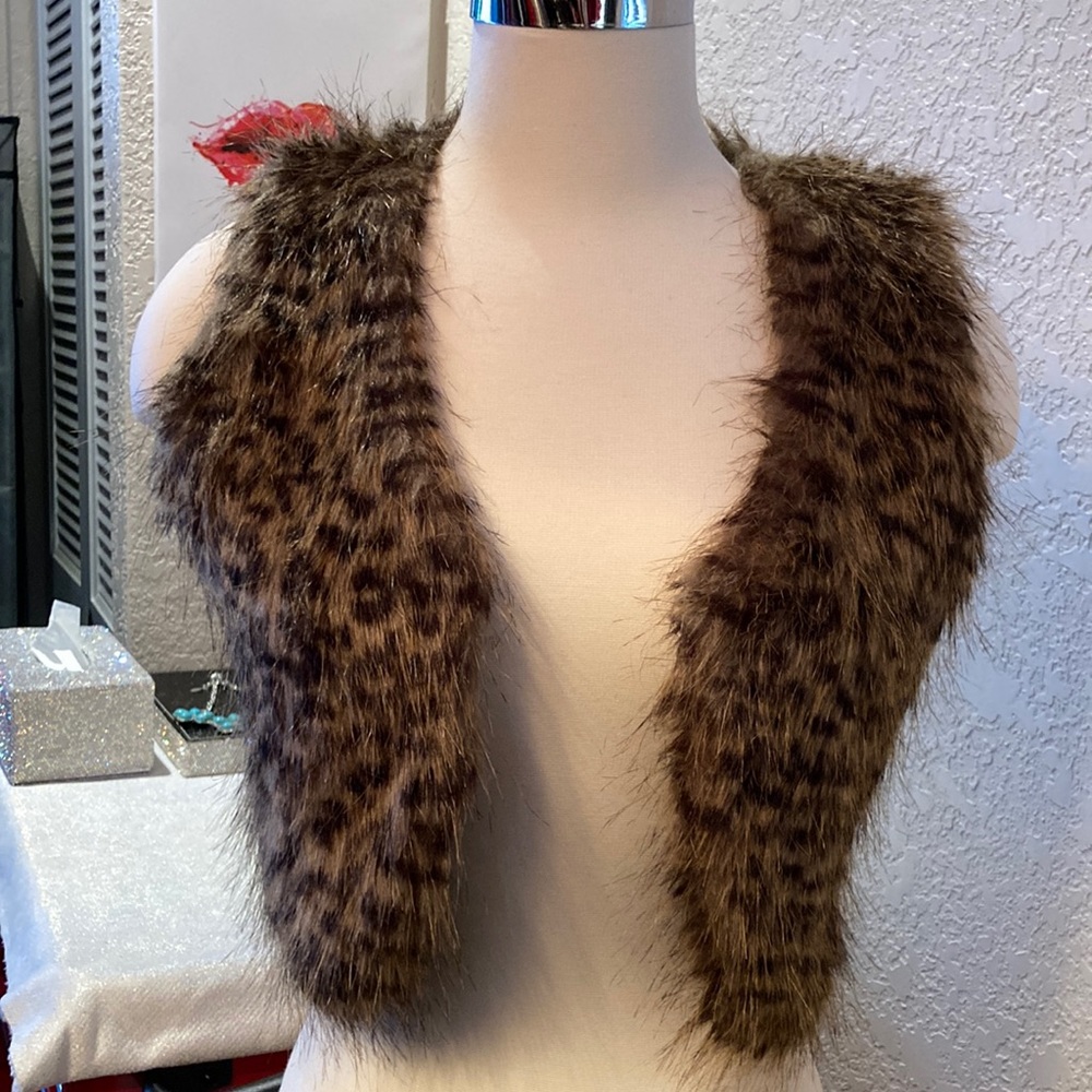 Lapis Leopard Design Faux Fur Vest